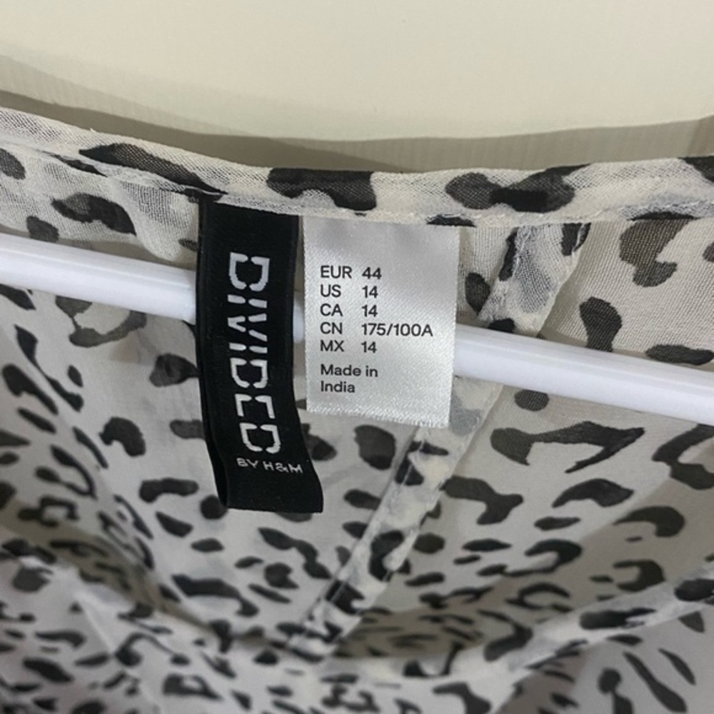 Divided White Cheetah‎ Print Dress - Picture 3 of 3